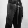 Dettaglio della gonna a rete con paillettes metalliche e catena regolabile - S / Stile 2 Taglio Asimmetrico (Taglia Unica) / Nero