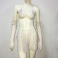 Dettaglio del set in rete con strass bianchi, reggiseno allacciato e gonna - Top Gonna e Maniche Stile 2 / Strass AB Bianco