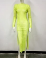 Detail von neongrünem Netzkleid mit funkelnden Strasssteinen und hohem Seitenschlitz - Einheitsgröße / Fluoreszierendes Grün