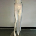 Dettaglio dell'abito lungo in mesh con strass scintillanti e spacco alto per feste - Gonna con Strass AB Bianca
