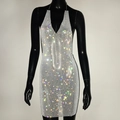 Detail van zilveren strass mesh jurk met diepe V-hals en sprankelende afwerking - Eén maat / Wit