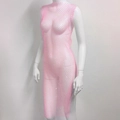 Detail van roze visnetjurk met glanzende strass-steentjes en zijsplit voor dames - Ronde hals / Roze