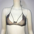 Détail macro du haut en résille sexy avec strass colorés et fines lanières noires - Taille unique / Style 212 Noir Strass AB (5412714088807)