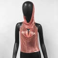 Détail d'un haut à capuche en maille métallique or rose avec paillettes sur mannequin - S (Taille Unique) / Or rose