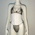 Dettaglio del set bikini in rete metallica argentata con strass scintillanti - Nero