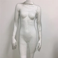 Détail de strass étincelants sur robe de plage en maille transparente à manches longues - Argent