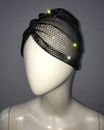 Primer plano del turbante de malla negra con pedrería brillante de colores y blancos - Negro