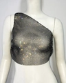 Detailweergave van de zwarte visnet top met één schouder en glimmende strass-stenen - Eén maat / Zwart