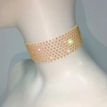 Collier ras du cou multi-rangs en strass étincelants avec une finition dorée - 8 Rangées / Chair