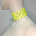 Collier ras de cou large jaune fluo avec strass multi-rangs sur structure filet - 12 rangées / Vert Fluorescent