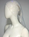 Détail du bandeau en maille strassée montrant les cristaux scintillants sur tissu élastique - Style Maille Longue Drapée / Blanc