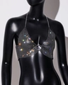 Detail von silbernem Strass-Halter-Top mit Metallring und glitzernder Netzstruktur - Einheitsgröße / Schwarz