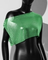 Detailansicht des leuchtend grünen One-Shoulder-Crop-Tops aus Metall-Pailletten-Gewebe - Einheitsgröße / Grün