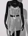 Detailansicht von silbernem Pailletten-Crop-Top und asymmetrischem Minirock-Set für Partys - Silber