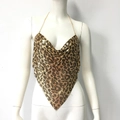 Dettaglio del top a lupetto in maglia metallica leopardata con catene dorate - Taglia unica / Maculato Oro