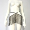 Vue détaillée de la chaîne de corps à franges strass et sangle de taille noire - S / Mini-jupe Paillettes Glands