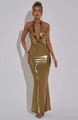 Detail eines eleganten goldfarbenen Pailletten-Maxikleids mit Wasserfallausschnitt - S / Gold Lang