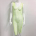 Detail van neongroene netjurk met sprankelende strassteentjes en open mesh-structuur - 110cm-V Hals-Zijsplit / Groen