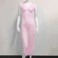 Dettaglio vestito a rete rosa con strass, scollo a V e orlo con frange luccicanti - 135cm-Scollo a V-Spacco Laterale / Rosa
