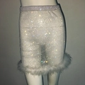 Minigonna bianca con strass argentati e bordo in piume di lusso per feste ed eventi - Taglia unica / Bianco