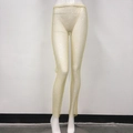Dettaglio dei pantaloni a rete dorati con decorazioni in strass brillanti e trasparenti - Taglia unica / Oro