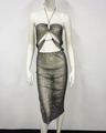 Detail van de tweedelige set van strass-gaas met haltertop en nauwsluitende midi-rok - Eén maat / Zwart