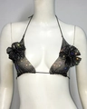 Detail eines schwarzen Neckholder-BHs mit Strasssteinen und floralen Kristallverzierungen - Schwarz