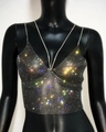 Dettaglio del top in rete con strass argento, spalline sottili e scollatura a V - Taglia unica / Nero