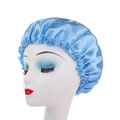 Cuffia da notte in raso celeste per donna con bordo a volant ed elastico - Blu lago