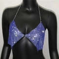 Haut licou à strass bleus brillants avec fines chaînes métalliques et décolleté en V profond - Taille unique / Bleu saphir