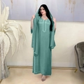 Elegante abito kaftano turchese con finiture in paillettes e scialle abbinato - Hijab Ciano