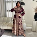 Elegantes burgunderrotes Jalabiya Maxikleid mit aufwendiger goldener Stickerei - S / Burgunderrot