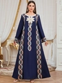 Elegantes marineblaues Kaftan-Kleid mit rosa Stickerei und Perlen-Quasten-Detail - M / Königsblau