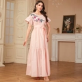 Vestido largo rosa de corte evasé con bordado floral, mangas con volante y lazo - M / Rosa