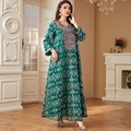 Elegant dark green long-sleeved kaftan dress with white geometric patterns and embroidery - M / Dark Green