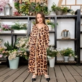 Abito da bambina leopardato a maniche lunghe con pizzo dorato in un giardino - Leopardo Marrone / US 6