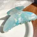 Haarklammer in Schmetterlingsform, Blau und Weiß marmoriert, mit Perlglanz-Effekt - Himmelblau 11CM