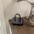 Borsa a mano con motivo a serpente nero e grigio in pelle verniciata e cerniere dorate - Nero