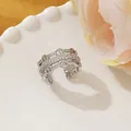Detalle de anillo plateado de capas con micro circonitas y diseño de eslabones de ancla - Abierto Ajustable / Estilo de Eslabón de Cadena Multicapa Plateado (B)