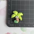 Detalle de palmera de resina con cara linda para manualidades DIY en tapete de medida - Cocotero - Brillante