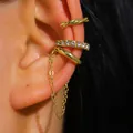 Dreiteiliges goldenes Ear-Cuff-Set mit gedrehtem Design, Kristallen und hängender Kette - Gold (KC Gold)