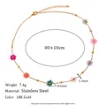 Detail van de 80cm roestvrijstalen ketting en 8,6mm gekleurde bloemenhangers met maten - Handgemaakte Tailleketting met 7 Gekleurde Bloemen (80+10cm)