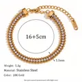 Detailansicht des drelagigen 18K vergoldeten Edelstahlarmbands mit Zirkon-Steinen - Dreilagiger Perlenstil / 16+5cm / Gold
