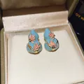 Elegantes pendientes de calabaza en esmalte azul claro con diseño floral rosa en estuche - Oro-Azul-Rosa