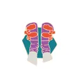 Broche en émail créative avec jambes en chaussettes violettes et sandales orange vif - Chaussures et Chaussettes