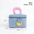 Blaue Kosmetiktasche mit Jeans-Textur, pinkem Griff und kreativer Buchstaben-Stickerei - Blau Denim