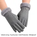 Women's grey winter thermal gloves with faux fur cuffs and touchscreen fingertips - One Size / Grey with Leather Label