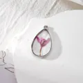 Ciondolo a goccia in resina con fiore secco viola e cornice in metallo argento - Floreale Fuchsia