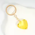 Gelber herzförmiger Acryl-Kristall-Schlüsselanhänger mit goldener Gliederkette und Anhänger - Goldgelb / Gold