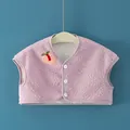 Rosa Lammwollweste für Babys mit Pfirsich-Stickerei und weißen Knöpfen - S / Lila Pfirsich